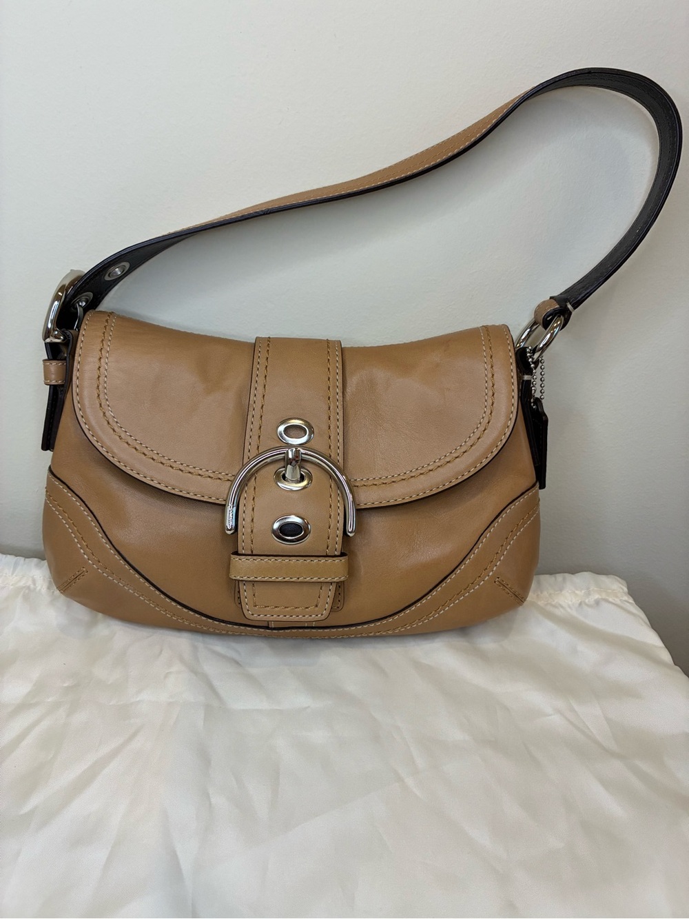 Vintage Y2K Coach Soho Shoulder Bag in British Tan Leather w/Signature Silver